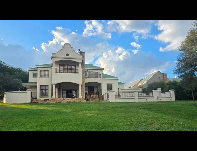 5 BEDROOM HOUSE FOR SALE IN WATERLAKE FARM LIFESTYLE ESTATE